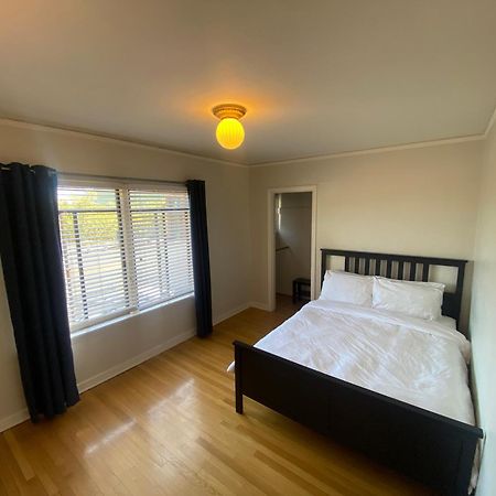Furnished Apartments - Climate Pledge Arena Next Door Сиатъл Екстериор снимка